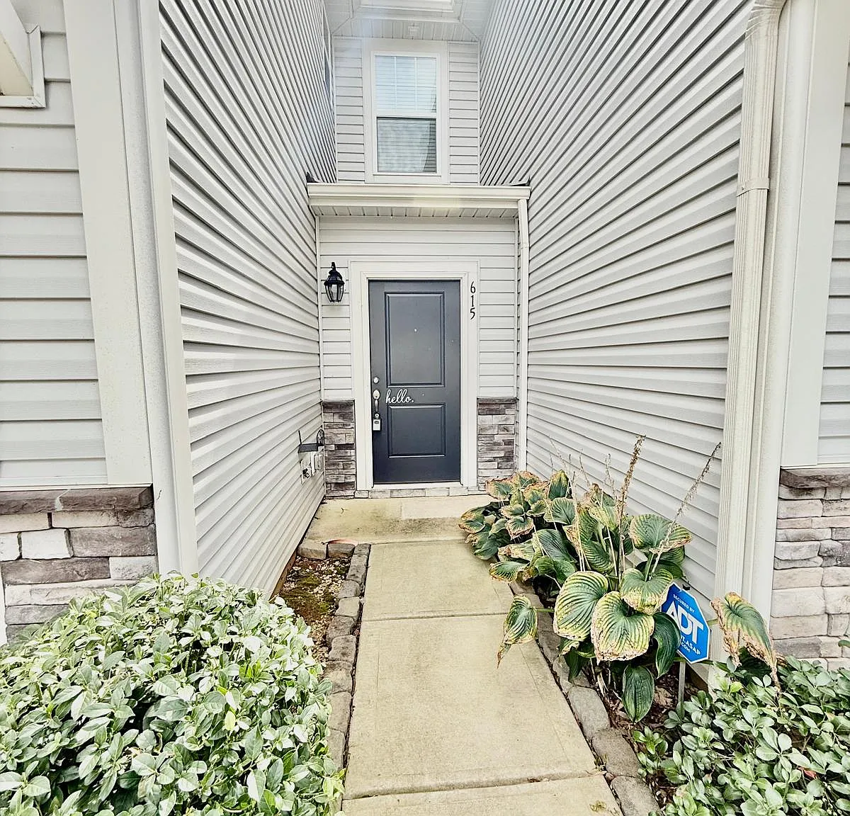3 bed, 2.5 bath, 2239 sqft, $2,600 — Photo 3