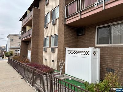 423 Walker St APT B5, Fairview, NJ, 07022