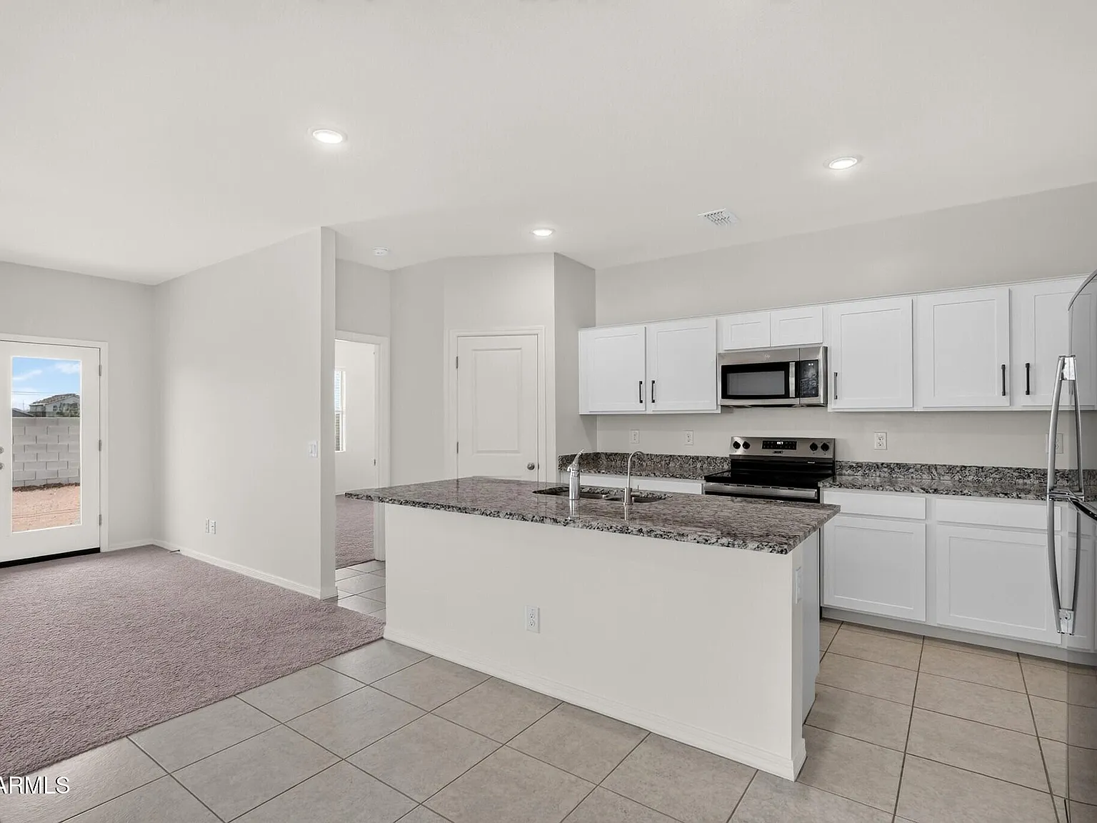 4 bed, 3.0 bath, 1914 sqft, $2,195 — Photo 2