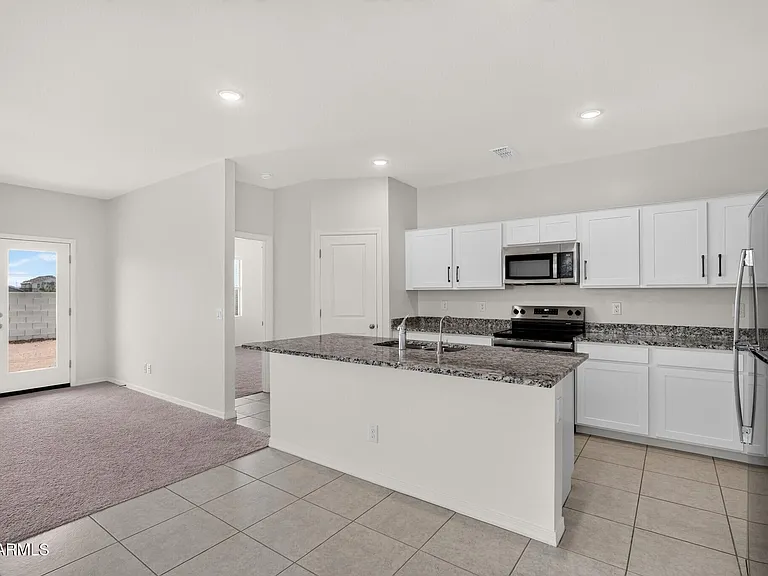 2097 E Grazing Meadow Ln — Photo 2