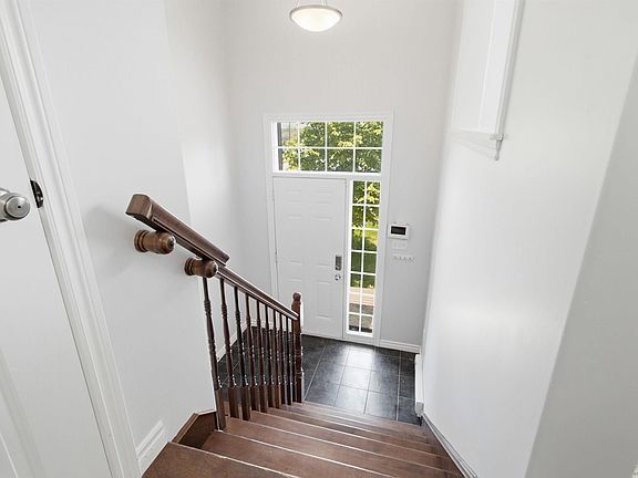 4th image of 79 Collingwood Ct