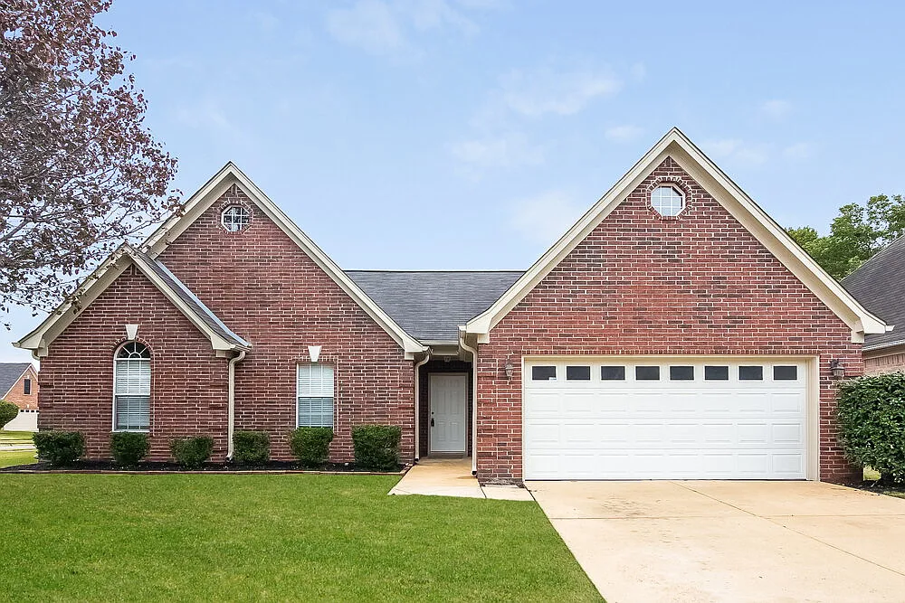 3 bed, 2.0 bath, 1546 sqft, $1,905 — Photo 1