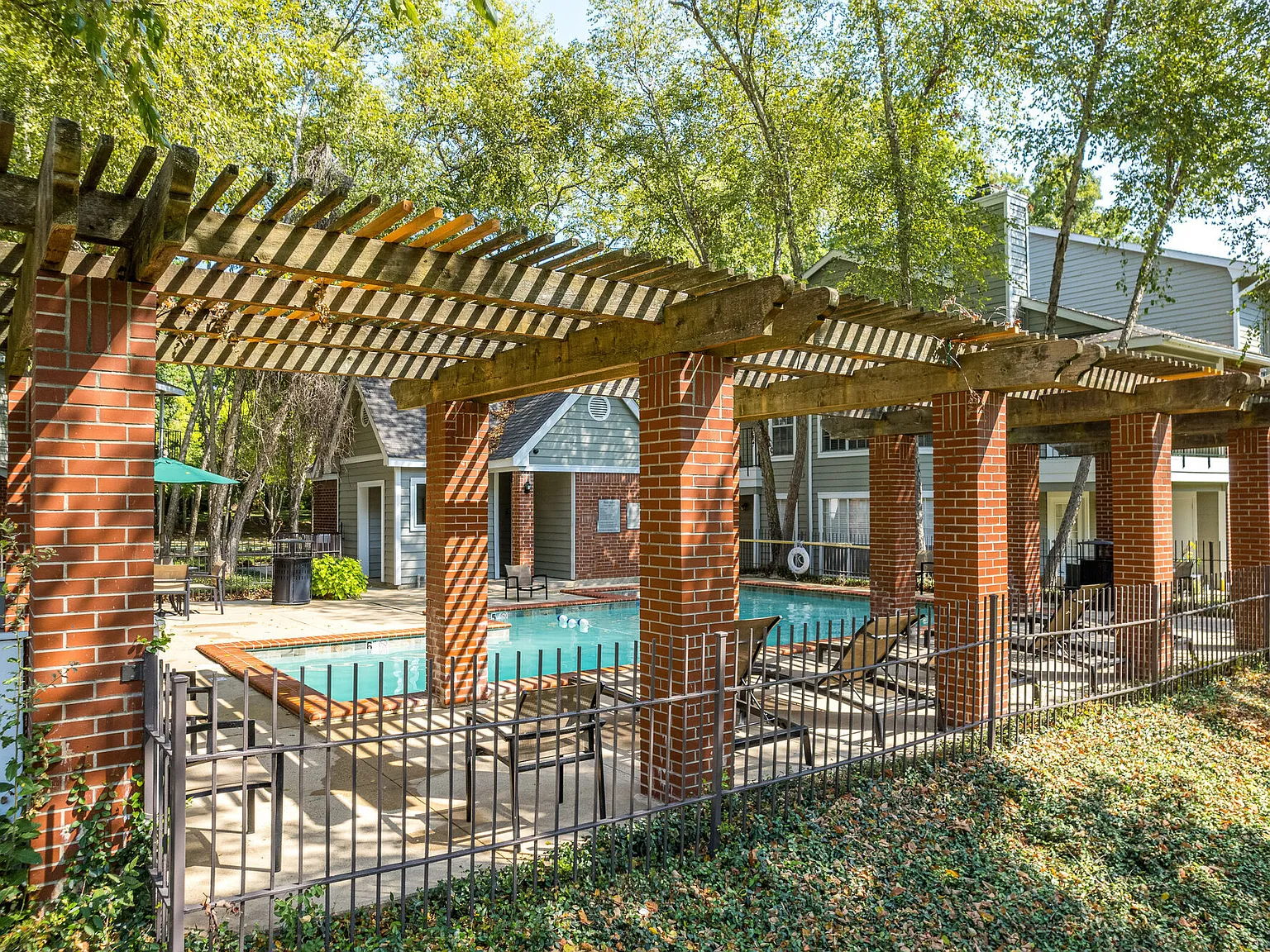 Willows Apartments — Photo 4
