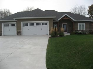 3342 Cottage Hill Dr, Green Bay, WI 54311