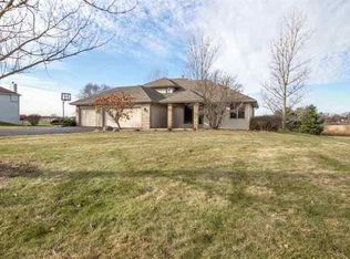 413 Lindgren Ln, Belvidere, IL 61008