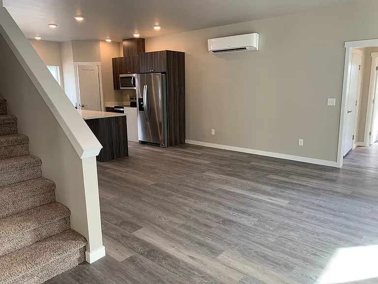668 E St — Photo 16