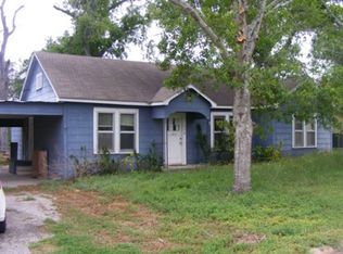 130 N Granville St, Bellville, TX 77418