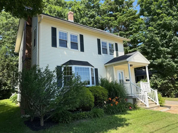 82 Hartwell St, Southbridge, MA 01550