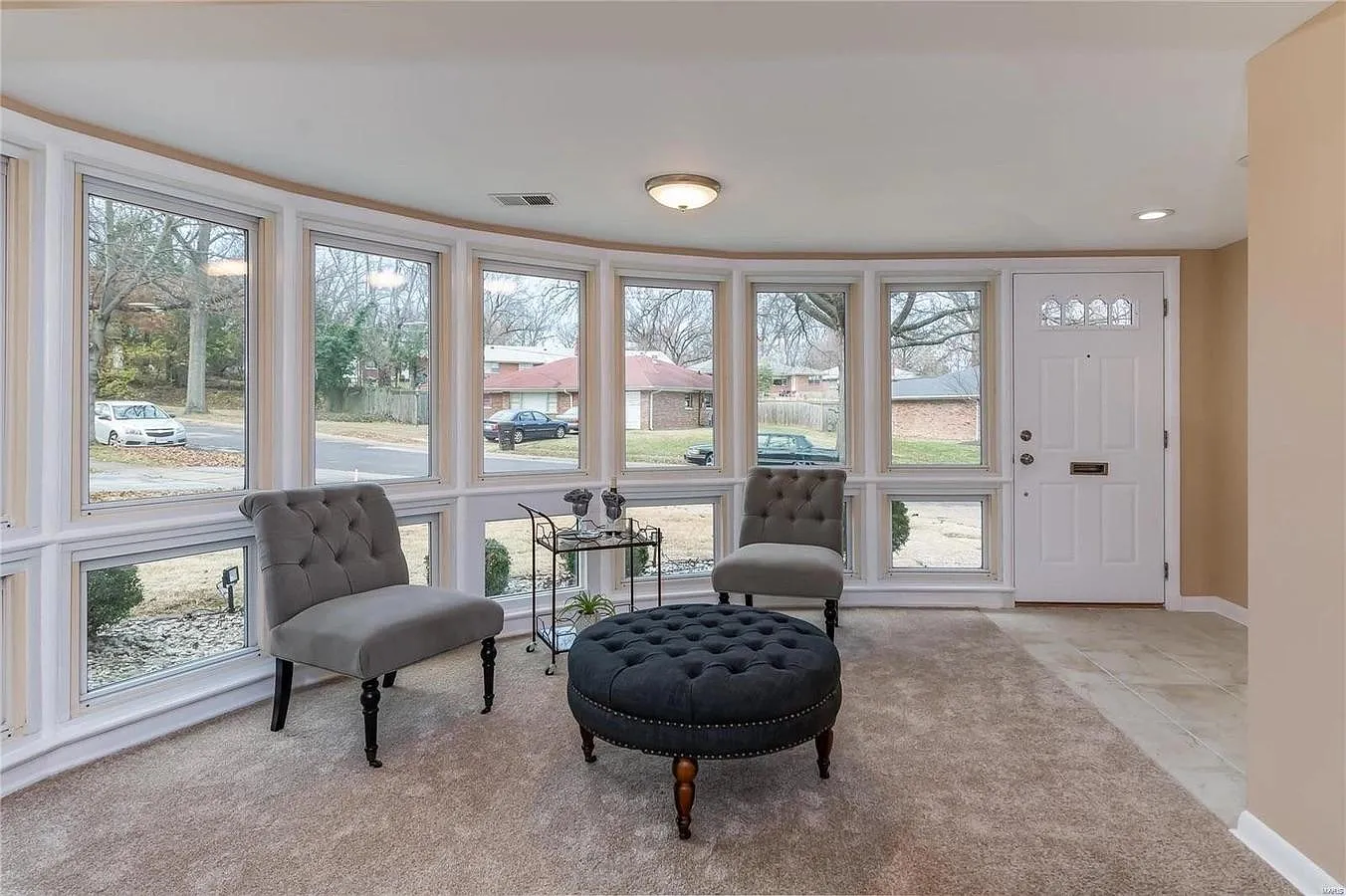 934 Briarwood Ln — Photo 3