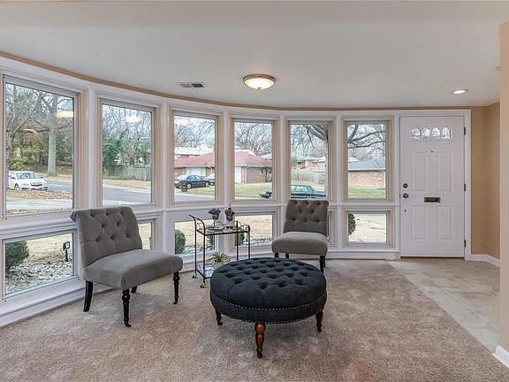 3rd image of 934 Briarwood Ln