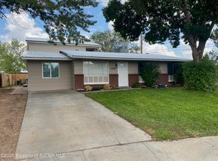 2904 E 30th Pl, Farmington, NM 87402