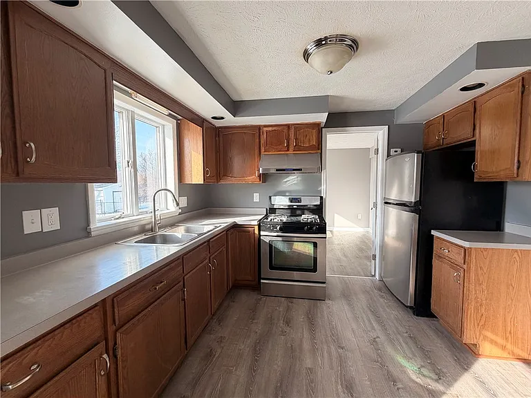 598 Bram Hall Dr — Photo 3