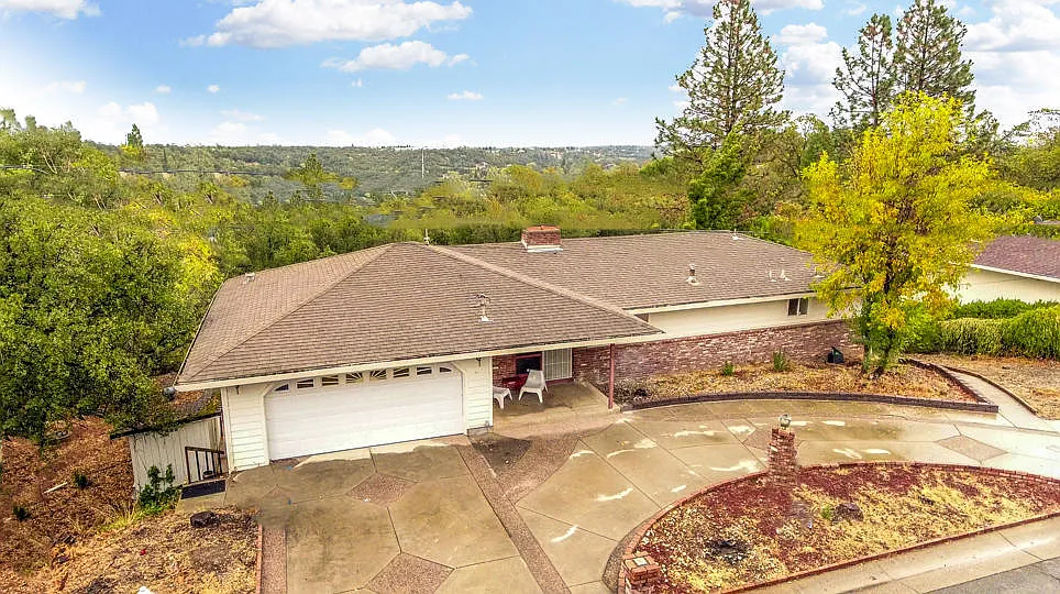 3610 Scenic Dr photo 1
