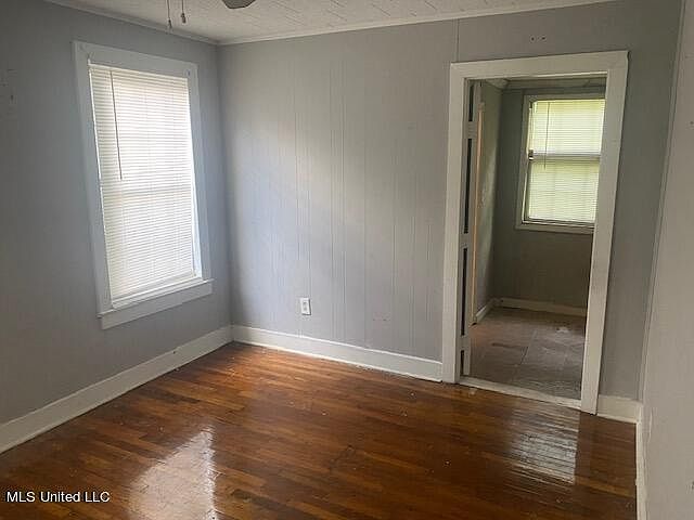 2nd image of 322 E Ridgeway St