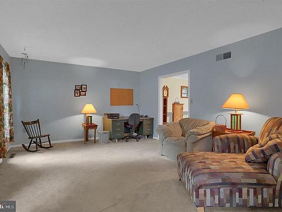 5th image of 5876 Laurel St