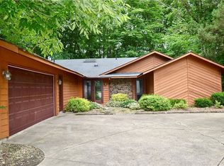 10800 Watercress Rd, Strongsville, OH 44149