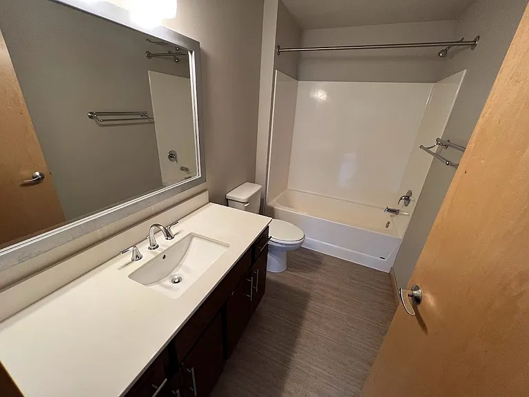 Venture Luxury High Rise — Photo 90