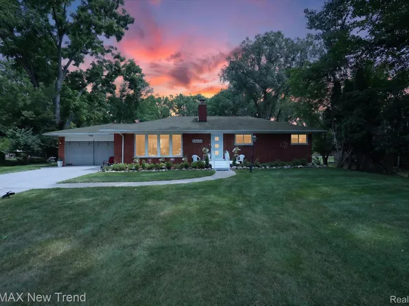 24414 Lois Ln, Southfield, MI 48075