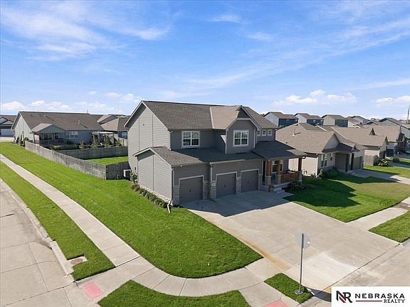 2nd image of 20503 Howe St