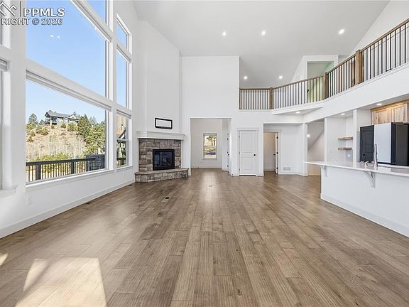 3rd image of 1015 Locklin Way