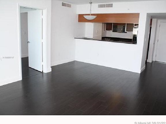 4th image of 1800 N Bayshore Dr #D