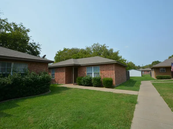 115 Boone St #B, Cleburne, TX 76031