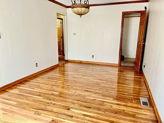 2nd image of 11235 168th St Floor 1