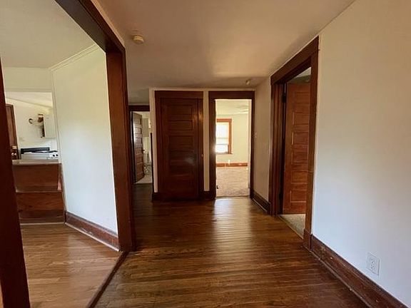 4th image of 440 Ingalton Ave #2