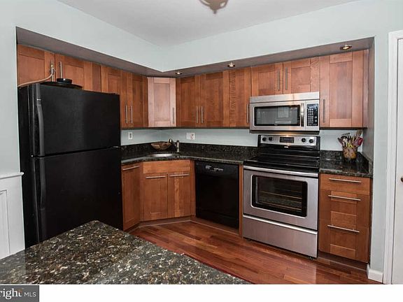 3rd image of 170 Bishops Dr