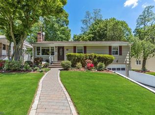 36 Sioux Ave, Oakland, NJ 07436