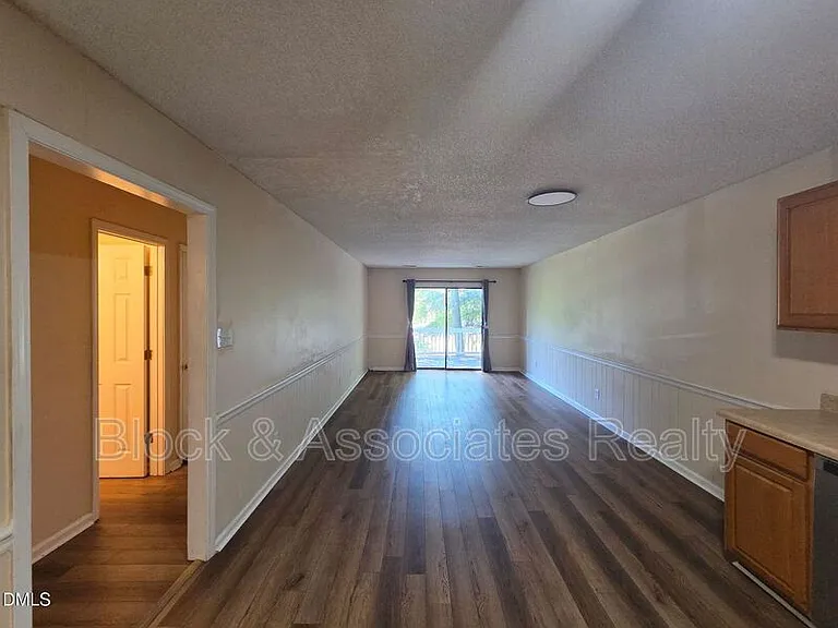906 W Chatham St — Photo 14