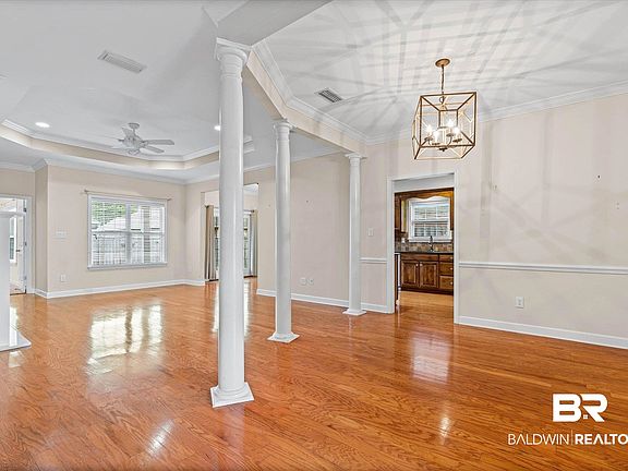 5th image of 1003 Weatherby St S