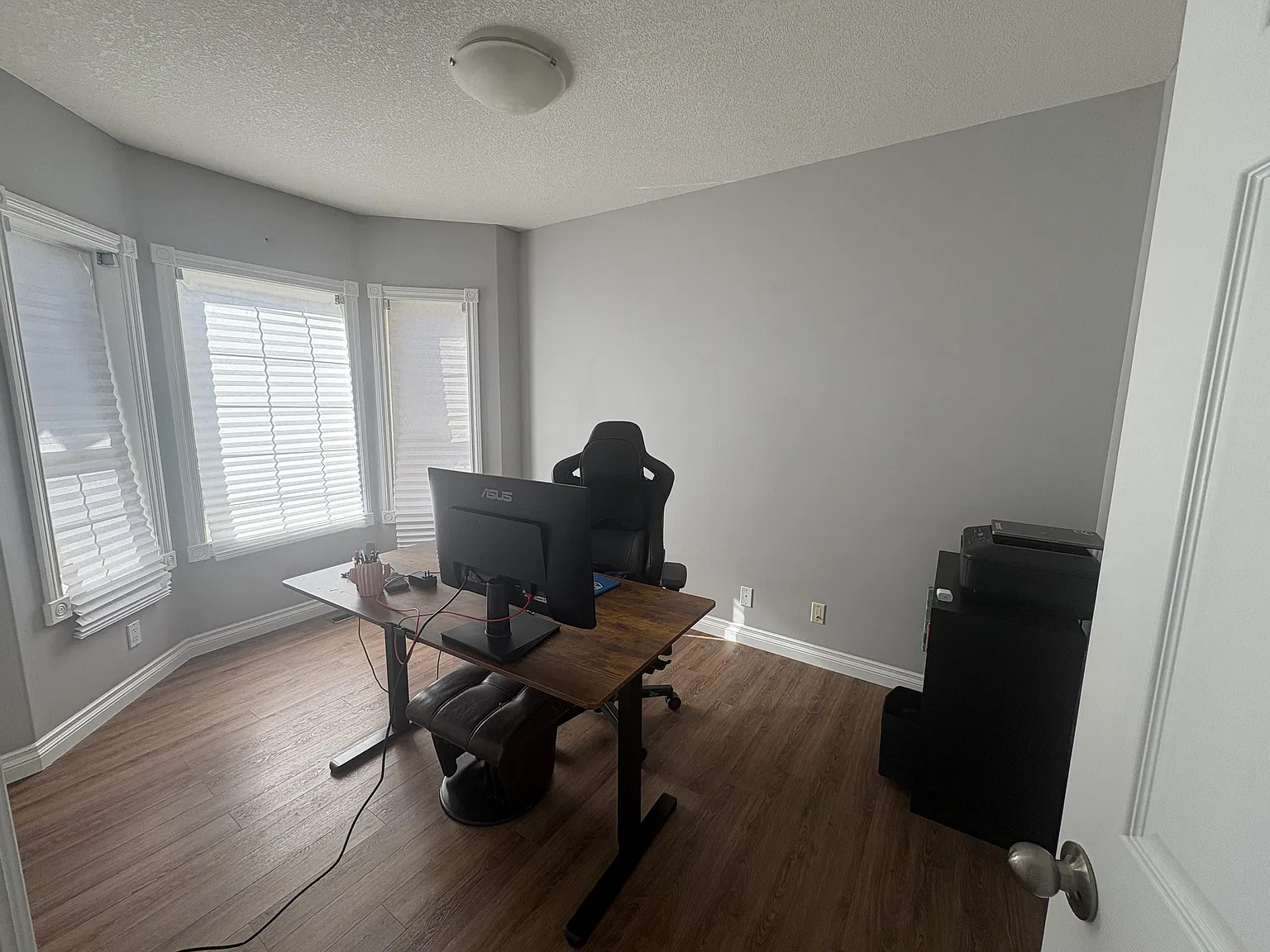 4 bed, 2.5 bath, 2500 sqft, $3,000 — Photo 2