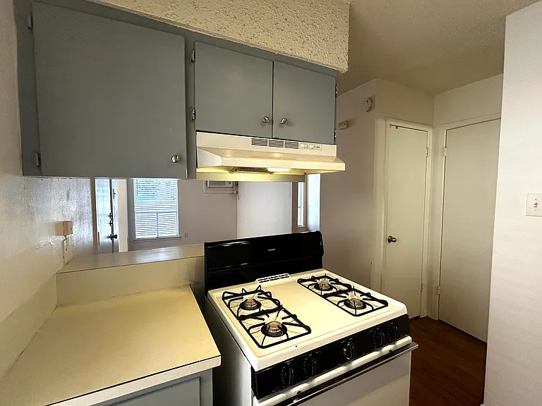 1011 W 23rd St #101 — Photo 14