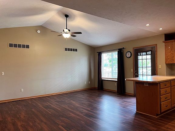 2nd image of 1118 Bentley Ave