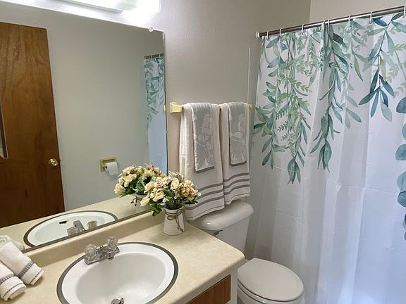 5th image of 2332 N Oakland Ave APT 309