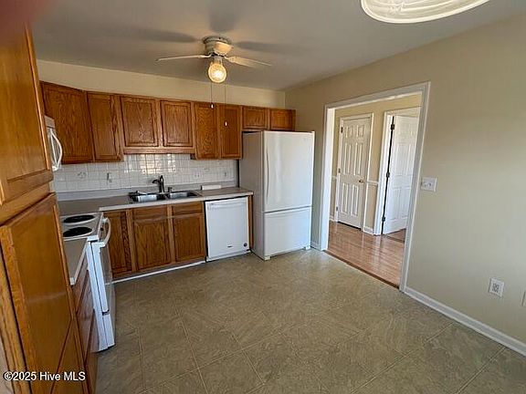 4th image of 301 Courtyard E #301
