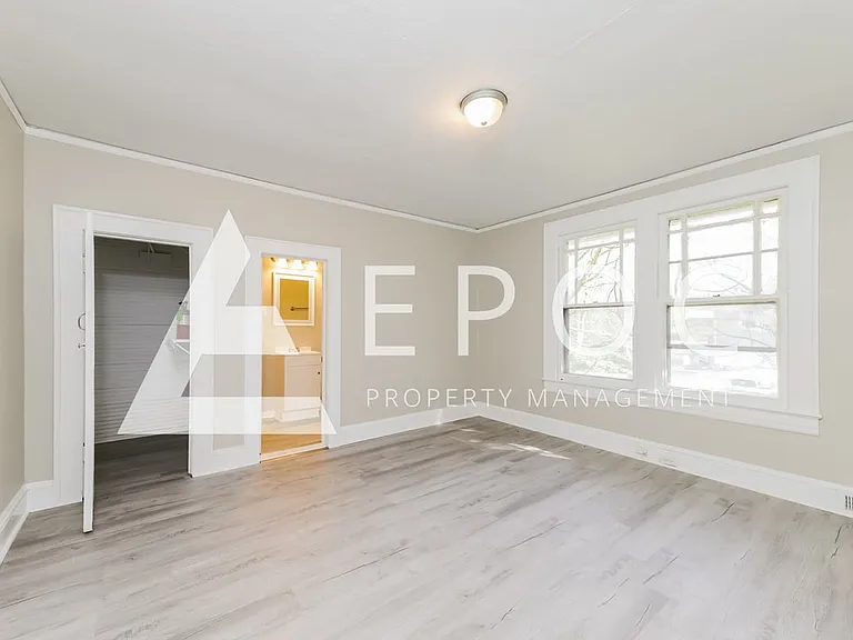 1231 Winfield Dr — Photo 7
