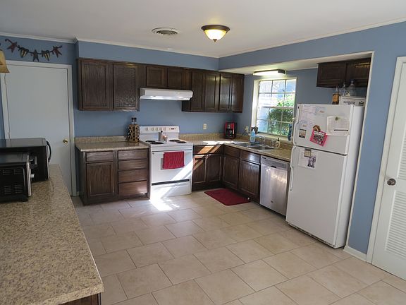 2nd image of 2021 Glenhaven St