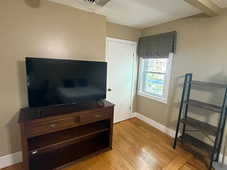 20 Lincoln Ave — Photo 4
