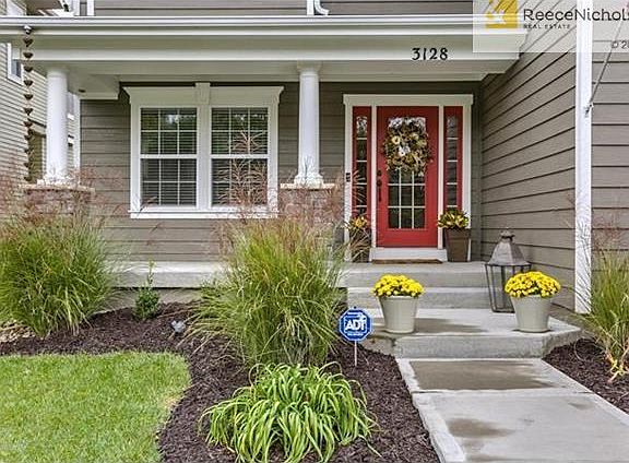 3rd image of 3128 SW Pergola Park Dr
