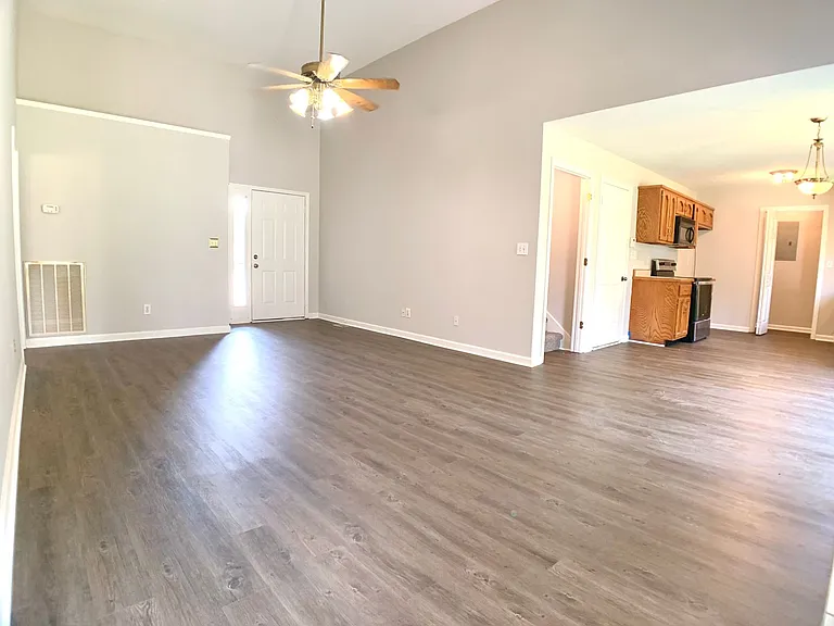315 Harold Dr — Photo 4