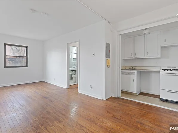 3021 Edwin Ave APT 3J, Fort Lee, NJ 07024
