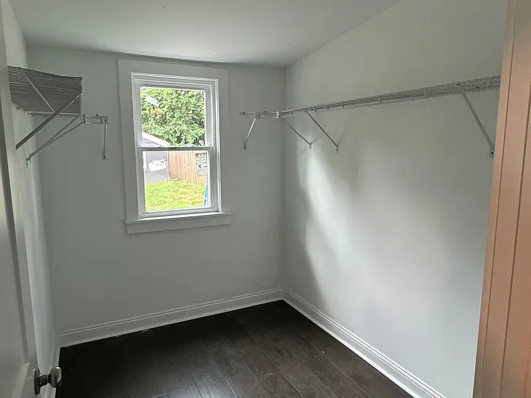 726 E Saint Catherine St — Photo 17