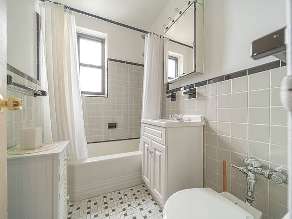 4th image of 2220 Burnett St APT 5J