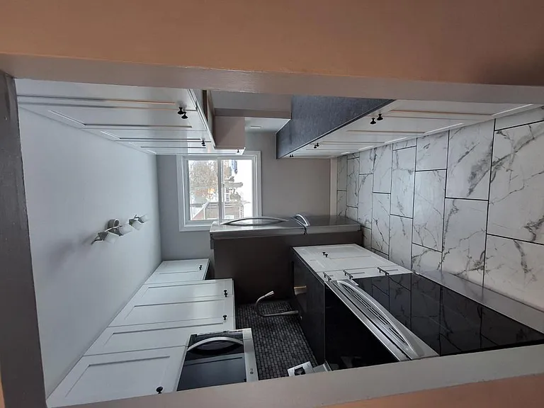1059 Midland Ave — Photo 1