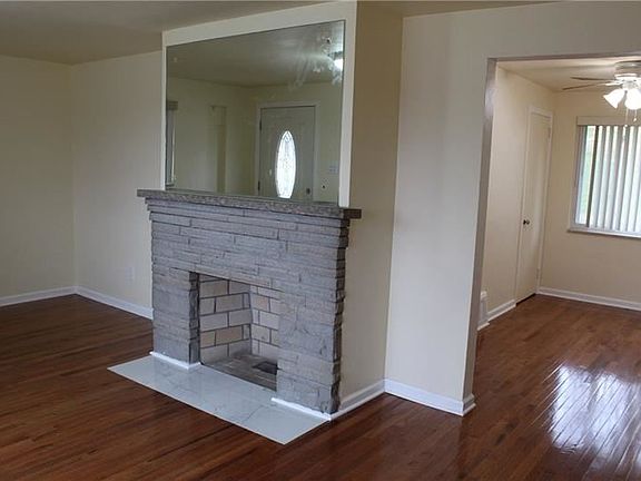 4th image of 1006 Thornwood Dr