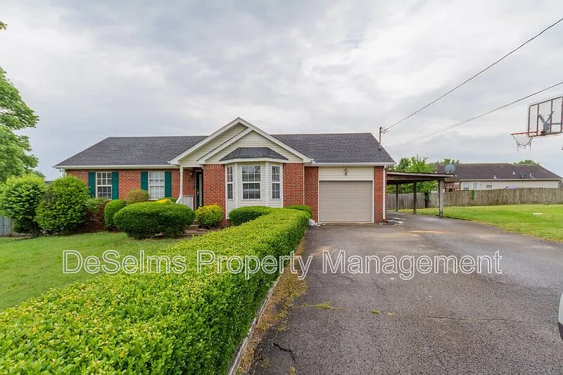 3 bed, 2.0 bath, 1148 sqft, $1,900 — Photo 2