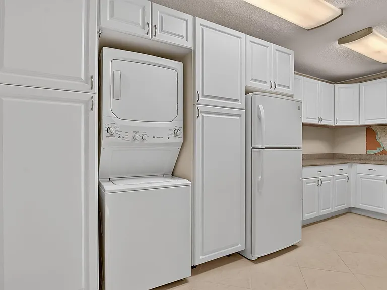 6061 Balboa Cir #206 — Photo 24