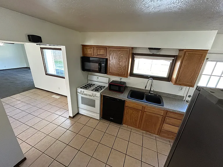 1882 Paul Dr — Photo 10